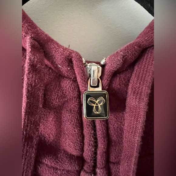 TNA hoodie - Picture 3 of 5